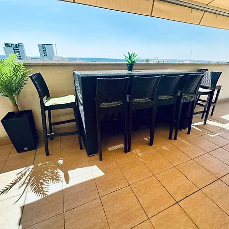 Spacious Prestige Penthouse Lejlighed *